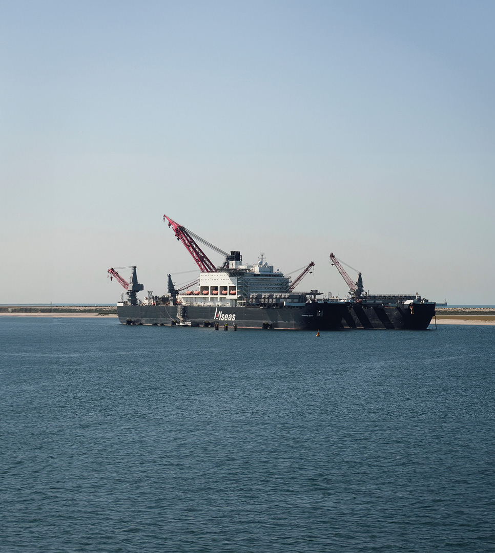 Pipeline handling onboard a global record breaking vessel